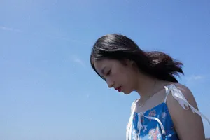 周雨彤夏日清甜海边写真图片_4