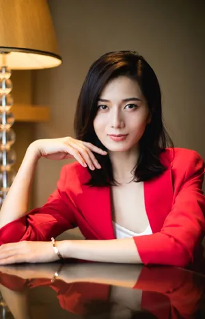 彭杨清爽干练西装写真图片_1