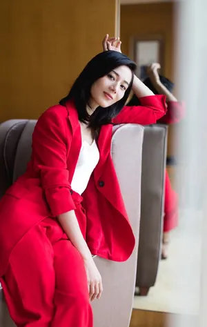 彭杨清爽干练西装写真图片_2
