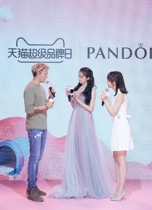 关晓彤潘多拉珠宝活动性感图片_7