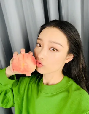 倪妮清新甜美自拍照图片_1