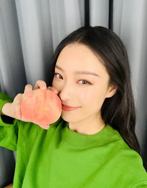倪妮清新甜美自拍照图片_1