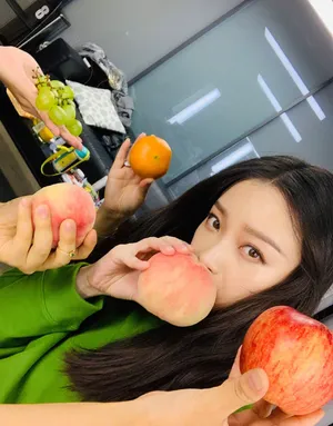 倪妮清新甜美自拍照图片_2