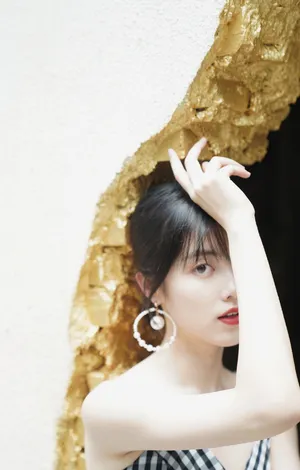 章乐韵吊带裙迷人写真图片_5