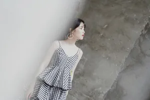章乐韵吊带裙迷人写真图片_8