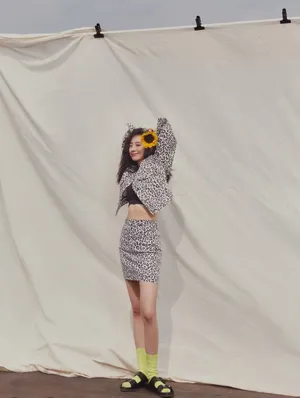 朱颜曼滋甜美性感杂志写真图片_4