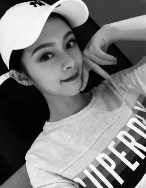 傅菁俏皮性感自拍照图片_3