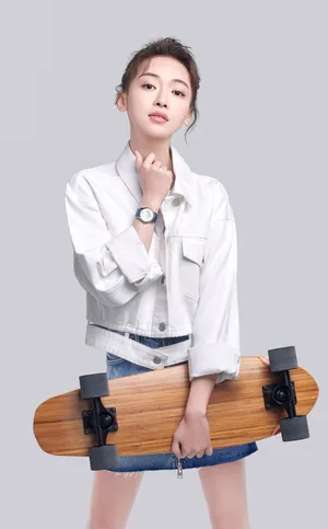 吴谨言甜美休闲风写真图片