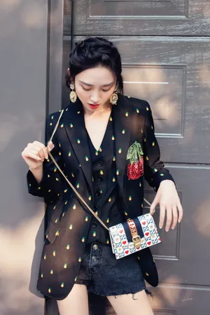 唐艺昕甜美笑容性感写真图片_3