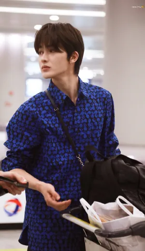 朱正廷酷炫时尚机场街拍图片_3
