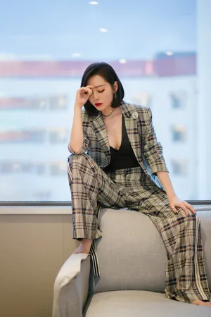 张靓颖性感甜酷写真图片_4