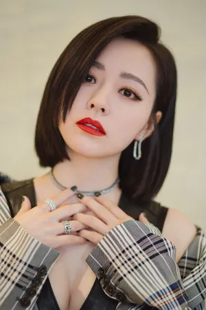 张靓颖性感甜酷写真图片_5
