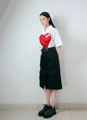 宋佳爱心白衫甜美写真图片