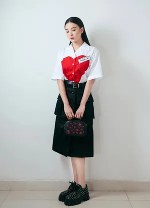 宋佳爱心白衫甜美写真图片_3