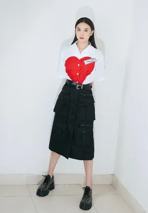 宋佳爱心白衫甜美写真图片_4