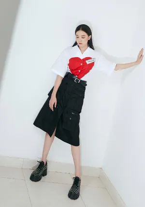 宋佳爱心白衫甜美写真图片_5
