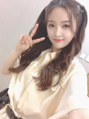 吴宣仪双马尾甜美自拍照图片_2