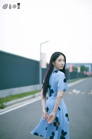 孟美岐清爽干练写真图片_3