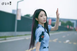 孟美岐清爽干练写真图片_4