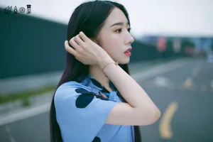 孟美岐清爽干练写真图片_5