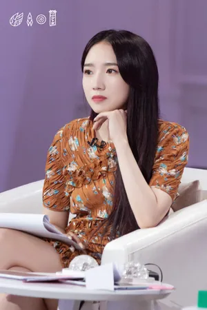孟美岐清爽干练写真图片_6