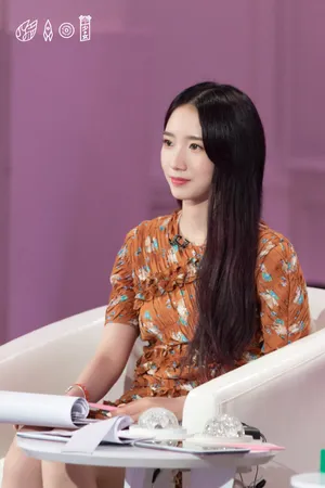 孟美岐清爽干练写真图片_8