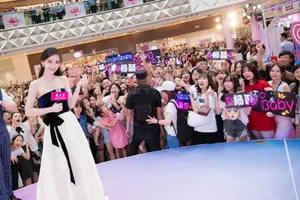 angelababy抹胸裙性感活动照图片_4
