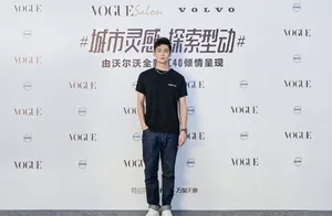 张铭恩帅气简约活动照图片