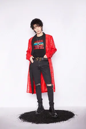 华晨宇极限挑战公益演唱会写真图片_5