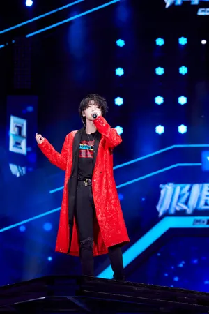 华晨宇极限挑战公益演唱会写真图片_8