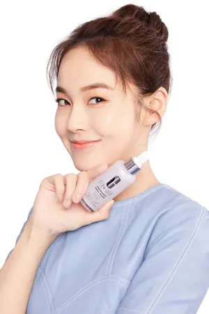 张佳宁甜美代言活动图片