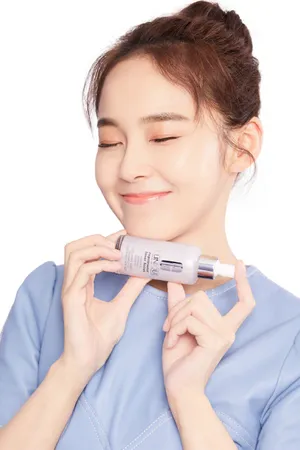 张佳宁甜美代言活动图片