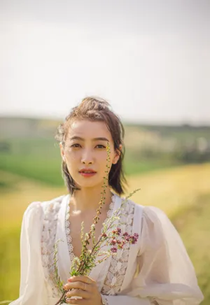 宋茜温柔惬意旅拍图片_1