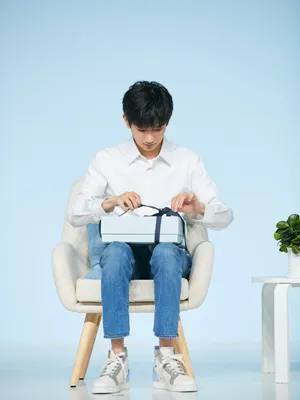 王源白衫清新明朗活动图片_8