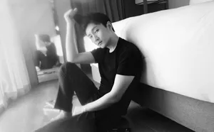 冯聪慵懒黑白写真图片