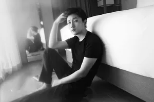 冯聪慵懒黑白写真图片_3