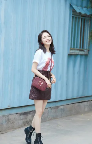 李兰迪青春甜美夏日街拍图片
