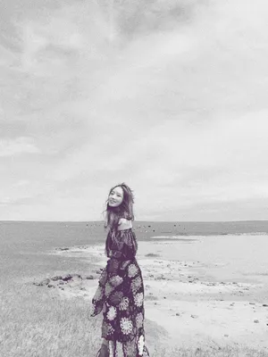 孟美岐甜美旅拍照图片_3
