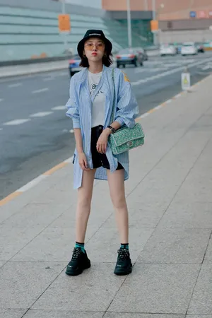唐艺昕清爽简约机场照图片_3