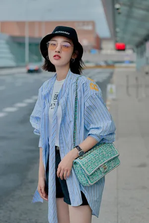 唐艺昕清爽简约机场照图片_7