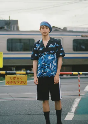 魏大勋日系风帅气街拍图片