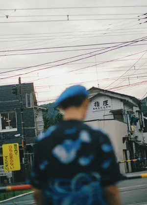 魏大勋日系风帅气街拍图片_4