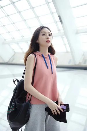 郑合惠子粉嫩甜美机场照图片_3