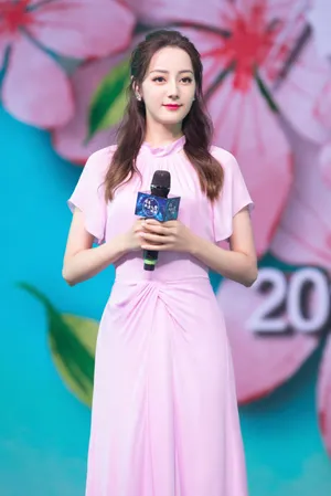 迪丽热巴元气甜美品牌活动图片_3