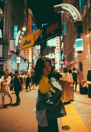 景甜日本街头旅拍照图片