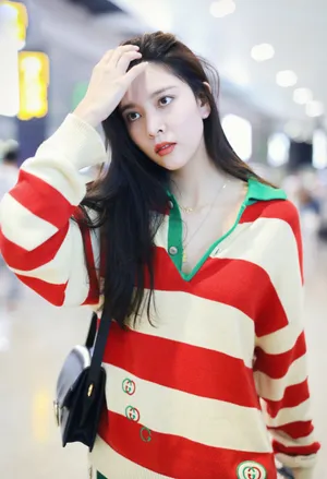 宋妍霏休闲舒适机场私服图片_2