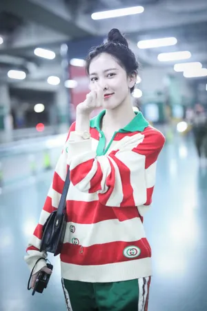 宋妍霏休闲舒适机场私服图片_5