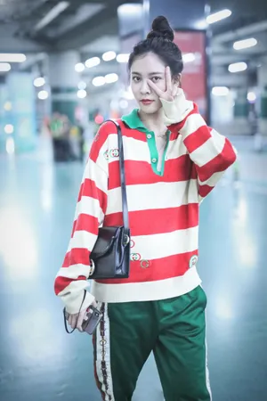 宋妍霏休闲舒适机场私服图片_6