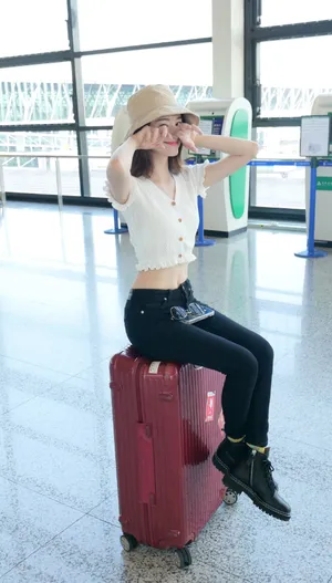 郭晓婷马甲线甜美机场图片_3
