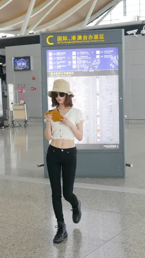 郭晓婷马甲线甜美机场图片_7